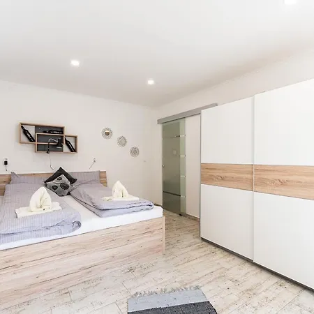 Maul - Lator Vendeghaz Villány