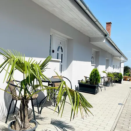 Maul - Lator Vendeghaz 3* Villány